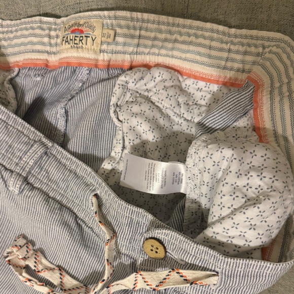 Faherty Linen Beach Shorts Size 32 & 8” Inseam Blue White Stripe 💎EUC Retail $98 - Picture 6 of 11